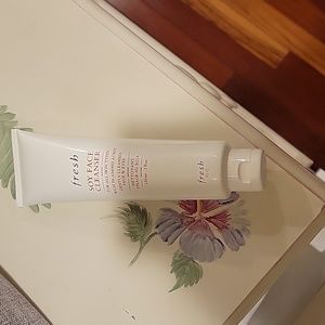 Fresh soy facial cleanser